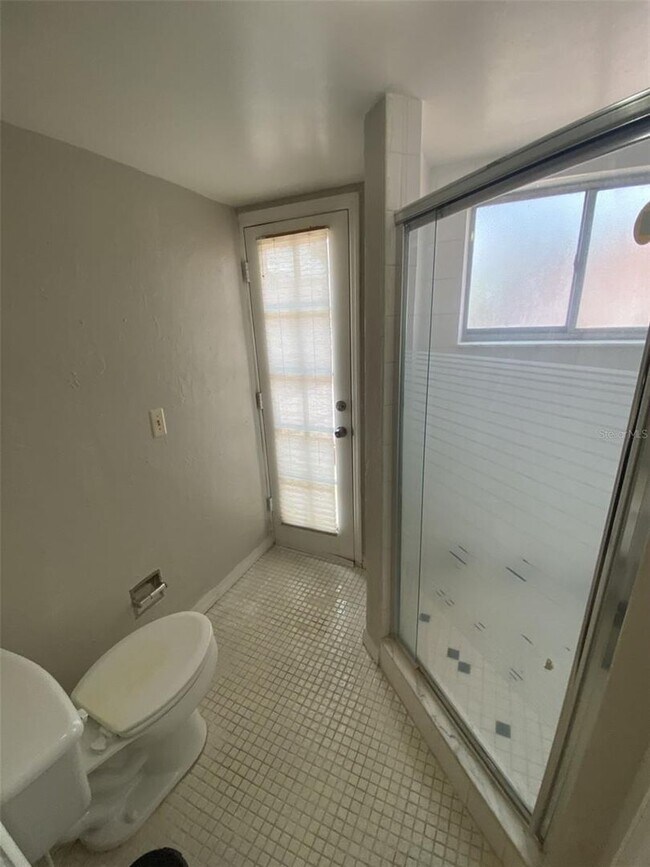 Building Photo - 2 bed 2 bath With Private Courtyard