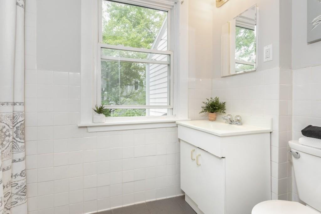 Building Photo - 41 Baker St