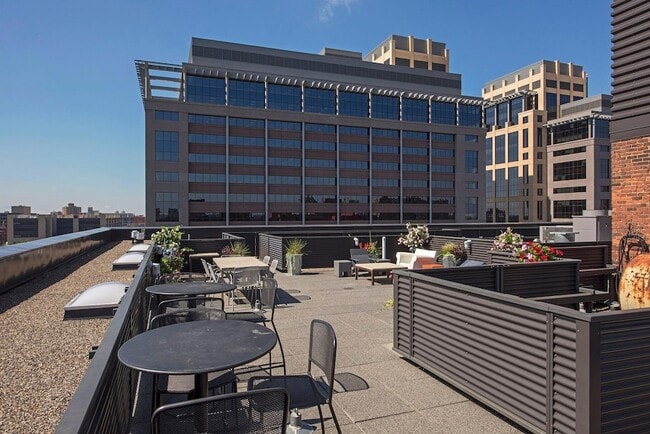 Building Photo - 250 Park Ave