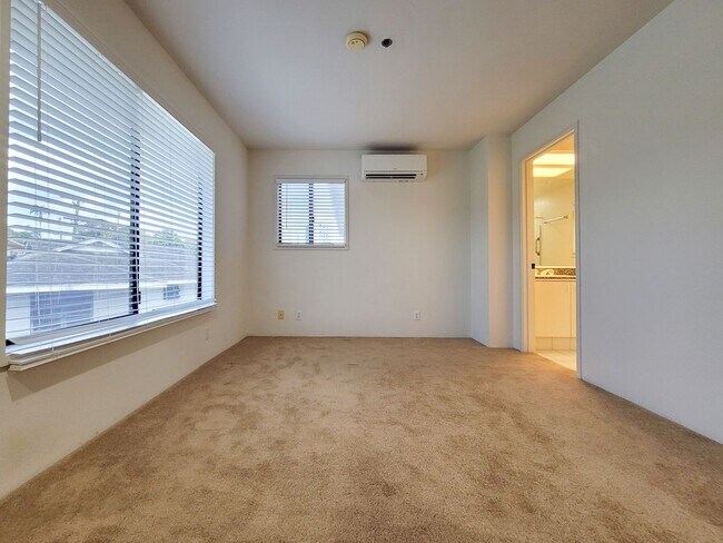Building Photo - Rarely Available 2BR / 2.5Bath / 2 Parking Carport with 2 Storage Lockers at Nuuanu Streamside!