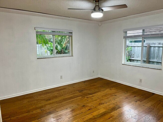 Building Photo - 2631 SW 4th St