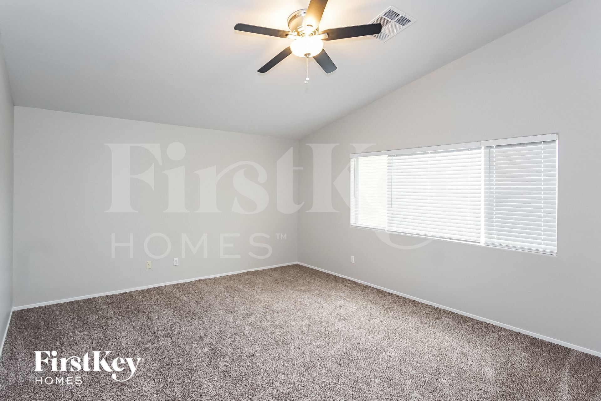 Building Photo - 985 Blue Lantern Dr