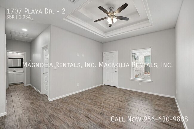Building Photo - 1707 Playa Dr
