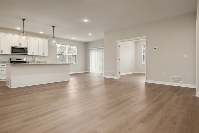 Building Photo - 5729 Willow Creek Ln