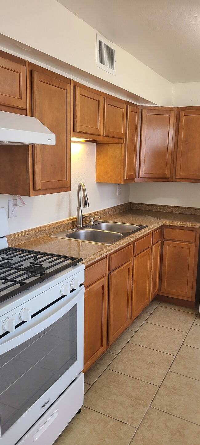 Kitchen - 248 N Westmoreland Ave