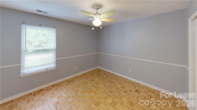 Building Photo - 13906 Glendevon Ct