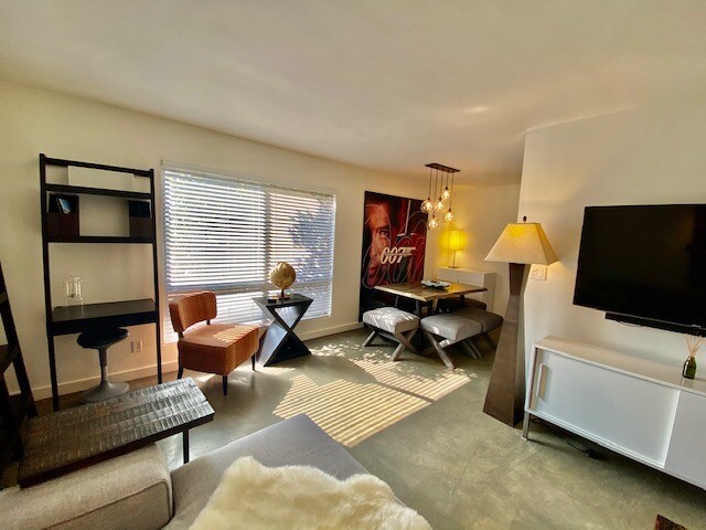 Building Photo - 970 Palm Ave