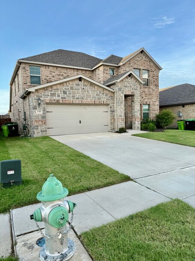 Building Photo - Spacious 4BR4B with Flex Room & OverSized Patio in Aubrey ArrowBrooke