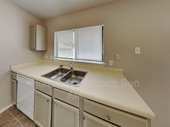 Building Photo - 9739 Hidden Brook