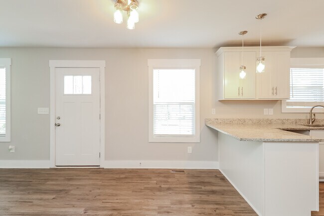 Building Photo - 913 N Boyce St