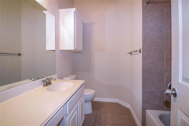 Building Photo - 725 Red Elm Ln