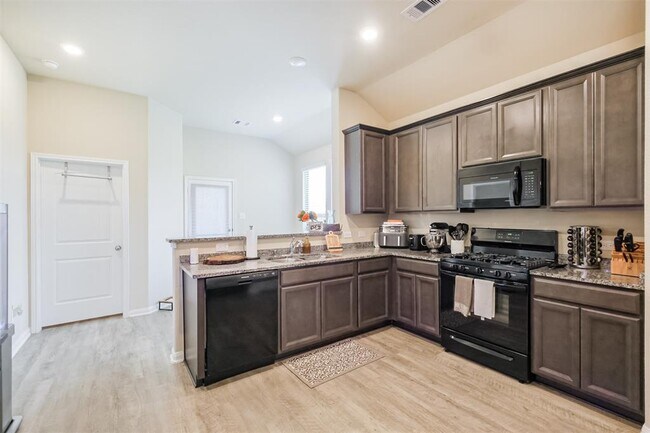 Building Photo - 14657 E Pine Heart Dr