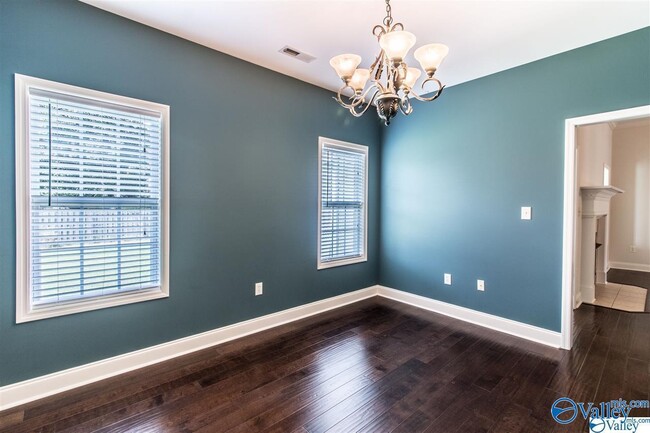 Building Photo - 123 Paul Revere Dr