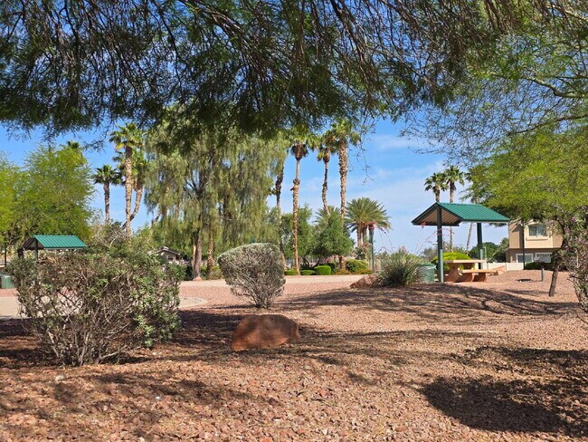 Building Photo - Gated Community Townhome 2 bedroom, 2 bathroom, 1 car garage