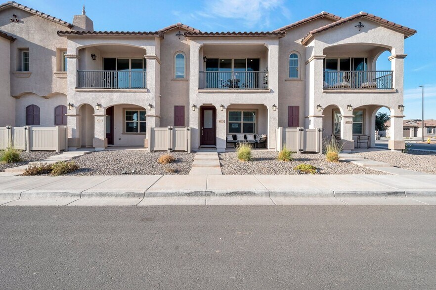 Building Photo - 4025 E Catclaw St