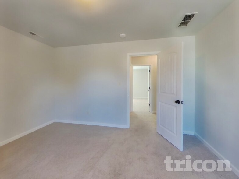 Building Photo - 269 Klinetop Dr