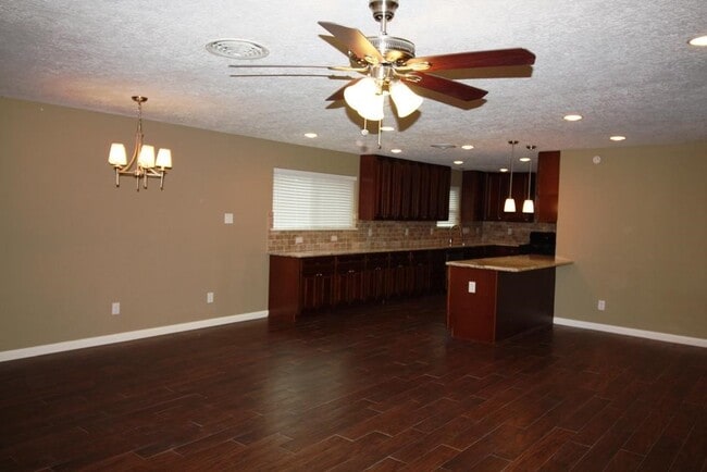 Building Photo - 1766 Maux Dr