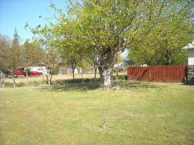 Building Photo - 6832 E Harvey Ave