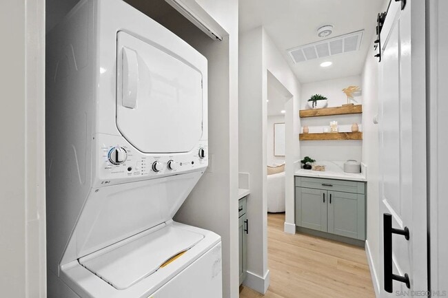 Building Photo - Beautiful Modern Home in the heart of North Park/Hillcrest/University Heights
