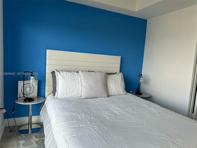 Building Photo - 121 NE 34th St