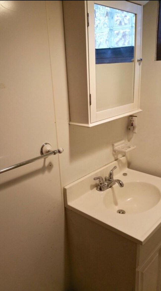 Building Photo - 1409 Gardenia Ave