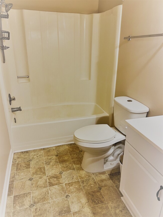Building Photo - 1705 Willow Creek Ct