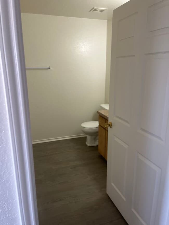 Building Photo - 3114 Oak Ln