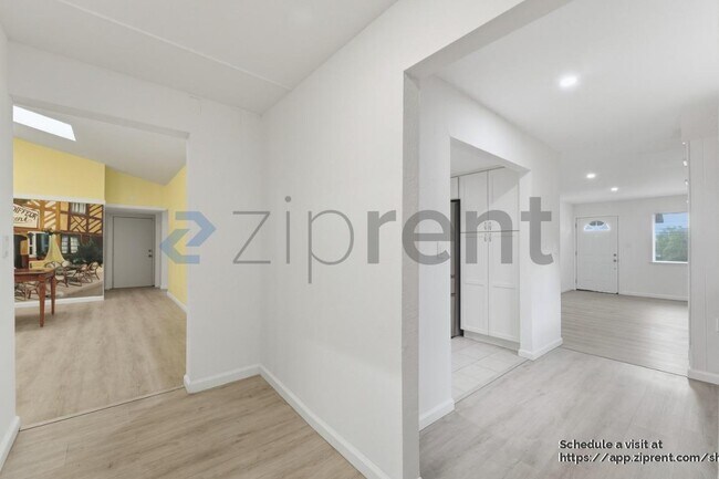 Building Photo - 1967 Solano Way