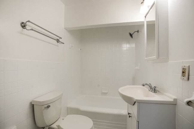 Building Photo - 7709 Ravine Dr