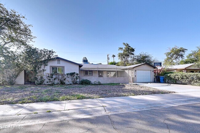 Building Photo - 1027 W 19th St