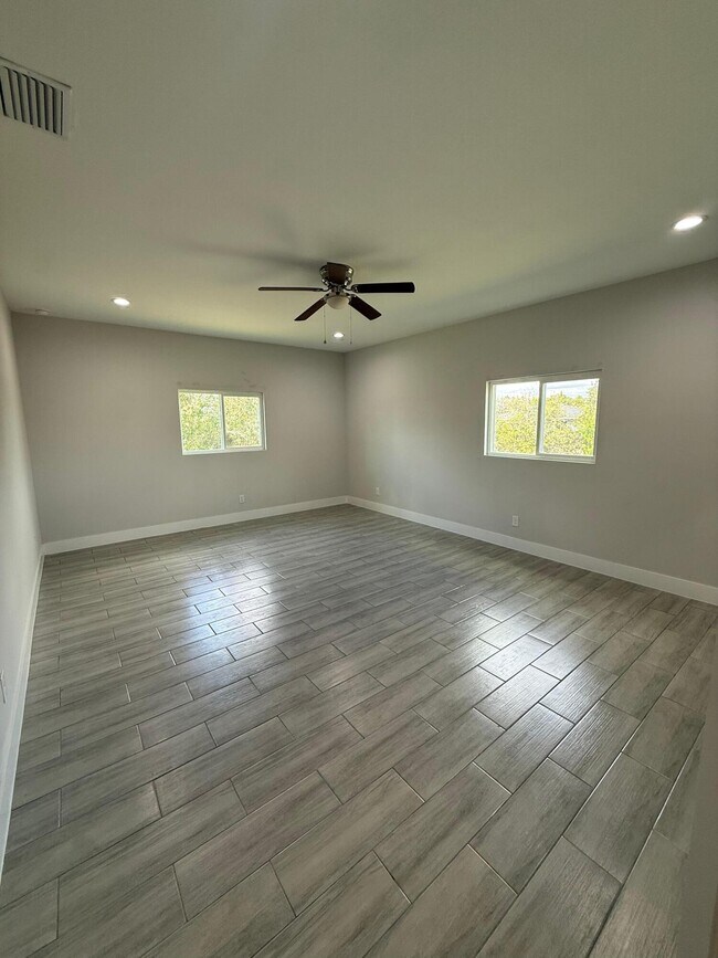 Building Photo - 4800 15th St SW