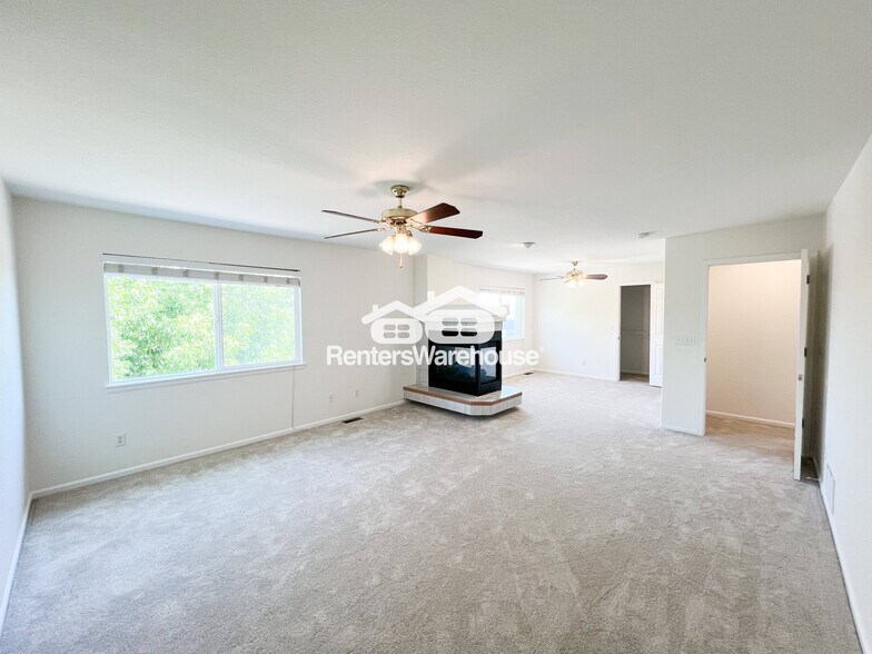 Building Photo - 4504 E Lyndenwood Cir