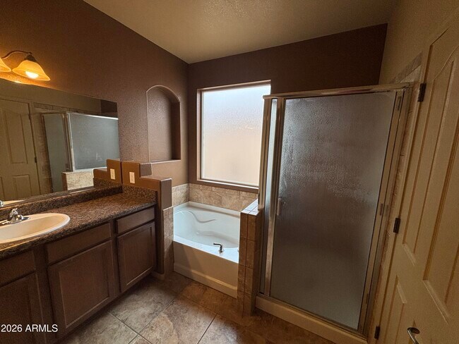 Building Photo - 5558 Wilder Dr