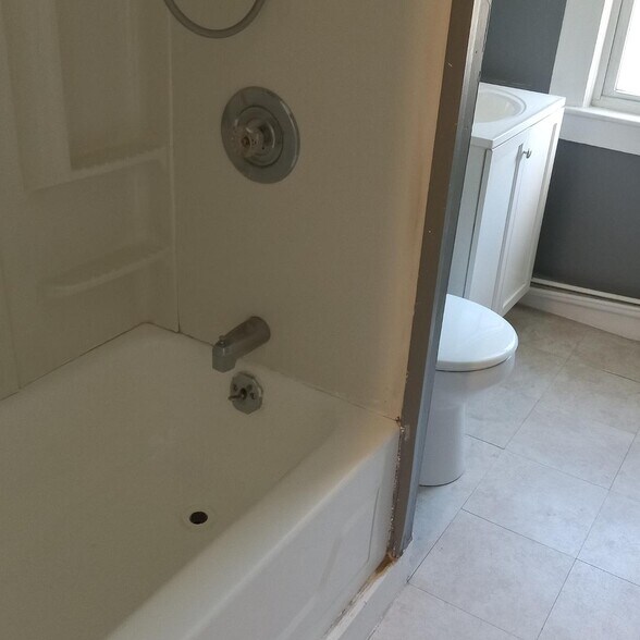 Building Photo - 25 Pecks Rd