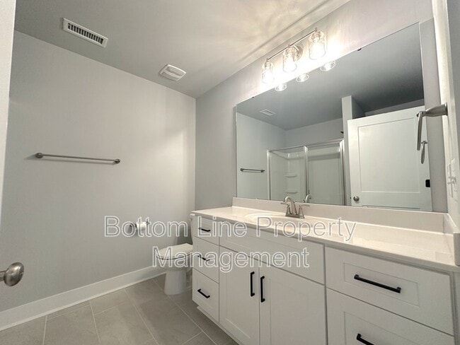 Building Photo - 3814 Starmount Ave