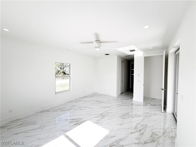 Building Photo - 852 Chipley St E