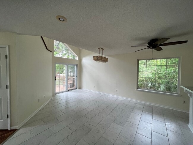 Building Photo - 1635 Pondside Dr