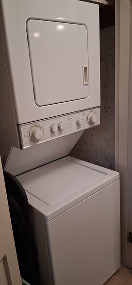 Washer/Dryer in unit - 201 Hoffman Ave