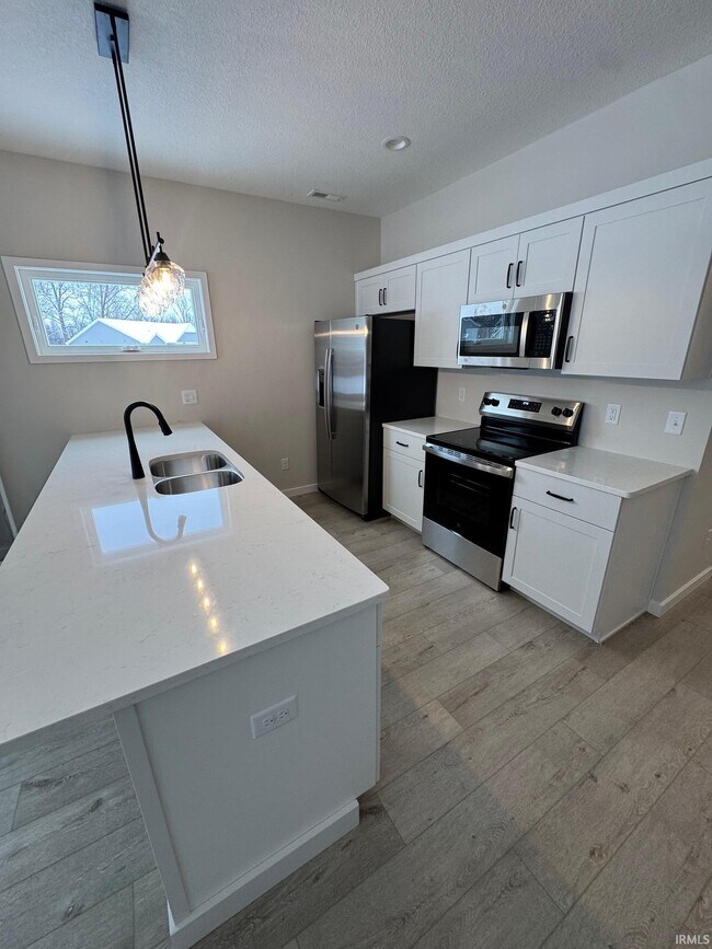 Building Photo - 1072 Emilee Ct