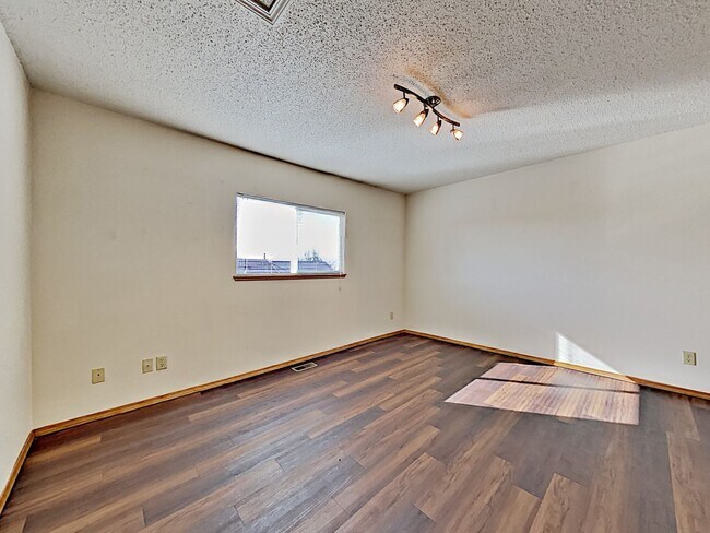 Building Photo - 2185 Sage Grouse Ln