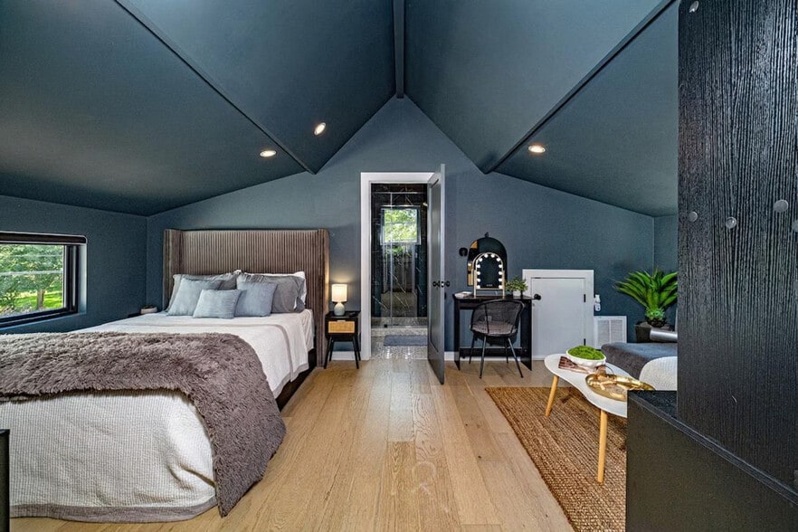 Building Photo - 1818 W 39th St