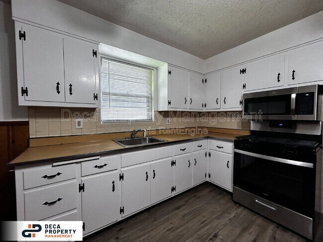 Building Photo - 2312 Shields Ave