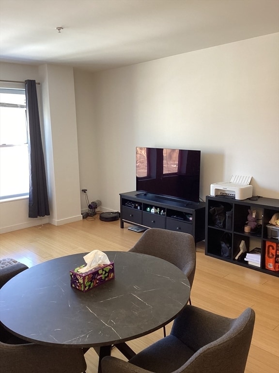 Building Photo - 16 Miner St