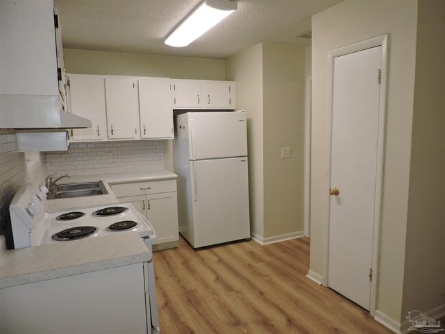 Building Photo - 4454 Bixby Cir