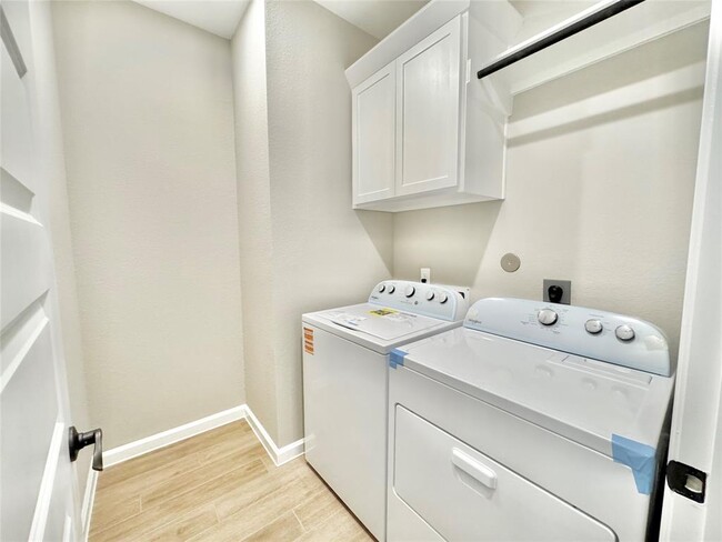 Building Photo - 108 Ginger Garlic Lp