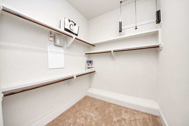 Building Photo - 8926 Lakeshore Bend Dr