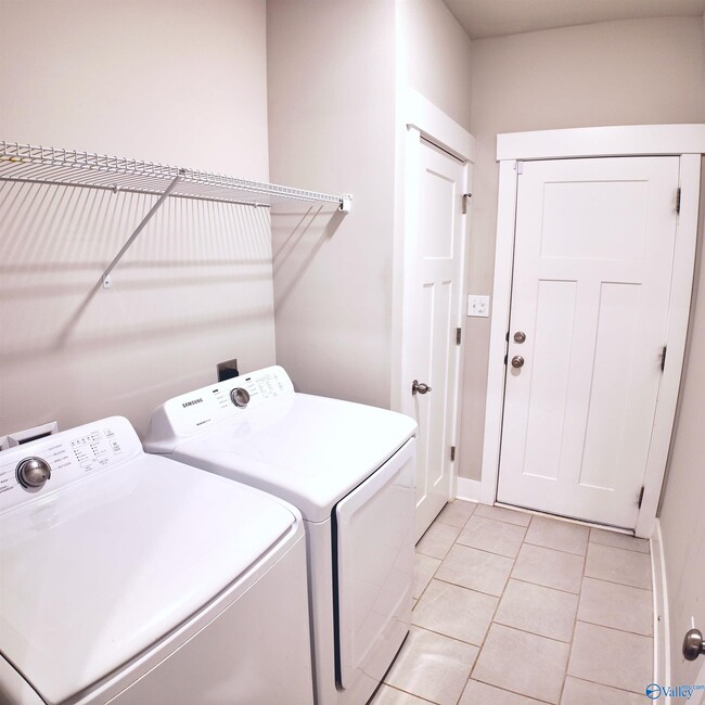 Building Photo - 404 Tillane Pk Cir