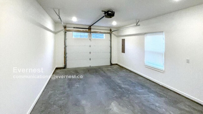 Building Photo - Charming 3-Bedroom Home with Modern Comfor...