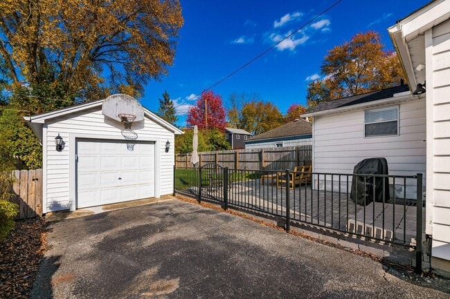 Building Photo - 190 E Dominion Blvd