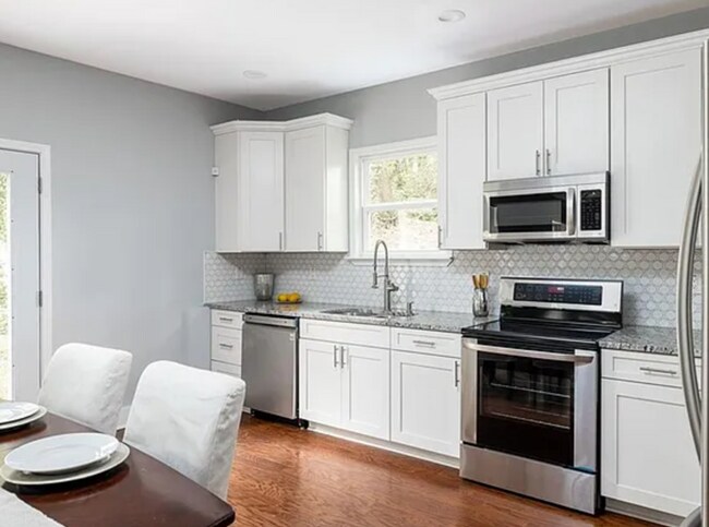 Building Photo - Spacious 5BR/3.5 BA Renovated Home Near Beltline with Off-Street Parking